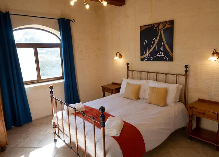 Centre Island With Private Pool And Hot Tub Vakantiehuis Kerċem