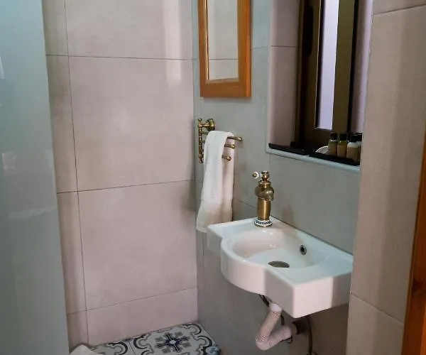 Centre Island With Private Pool And Hot Tub