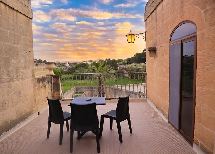 Centre Island With Private Pool And Hot Tub