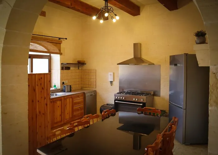 Centre Island With Private Pool And Hot Tub Vakantiehuis Kerċem