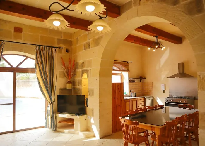 Centre Island With Private Pool And Hot Tub Kerċem