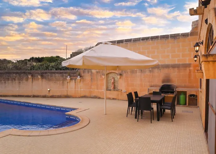 Centre Island With Private Pool And Hot Tub Vakantiehuis