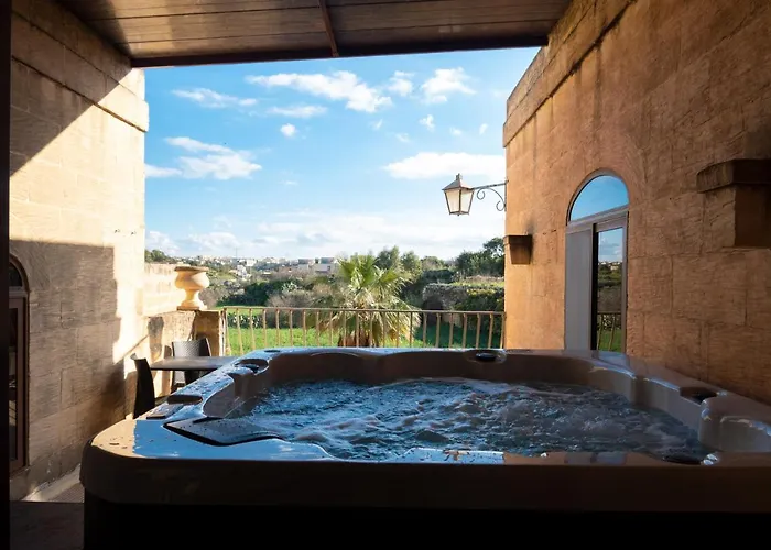 Centre Island With Private Pool And Hot Tub Vakantiehuis