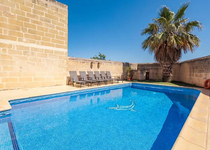 Centre Island With Private Pool And Hot Tub