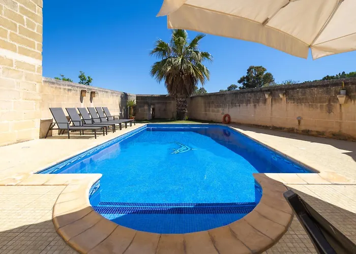 Centre Island With Private Pool And Hot Tub Vakantiehuis